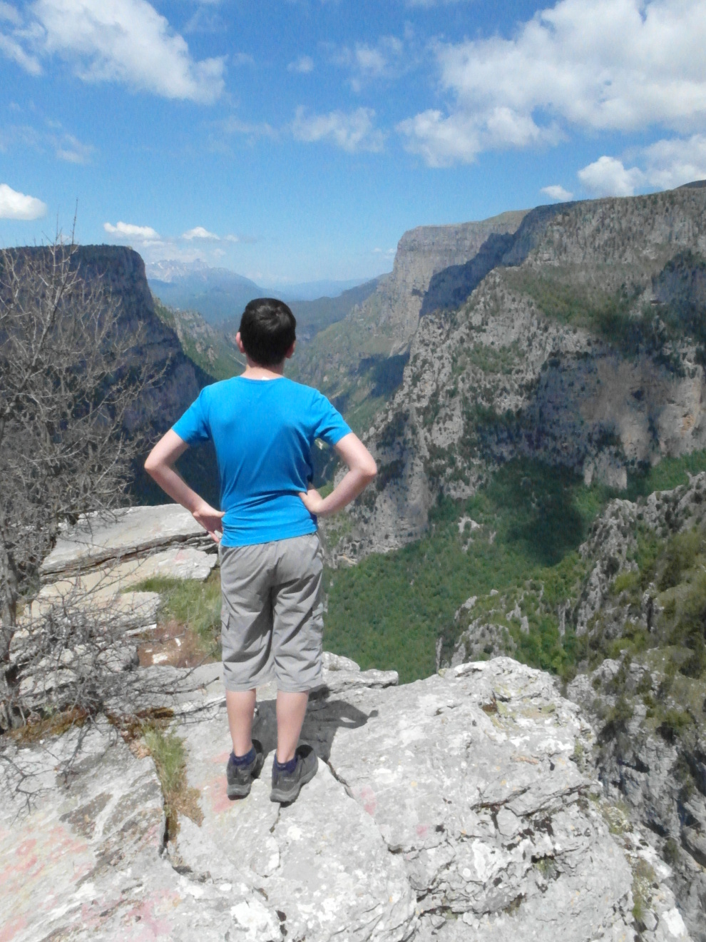 Řecký Grand Canyon přes kamenné&nbsp;mosty