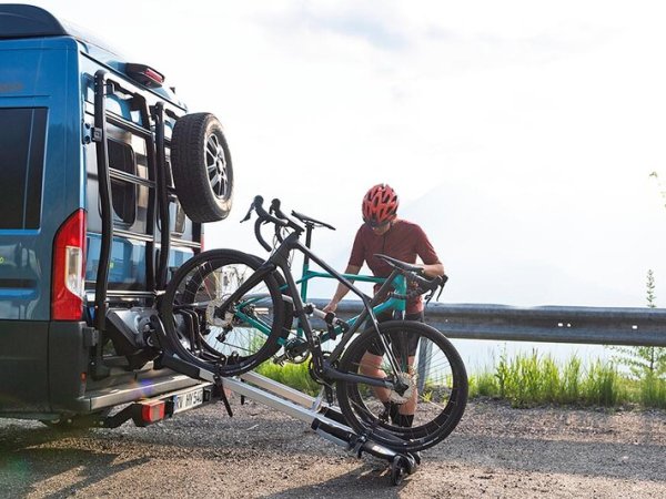 HYMER Backrack+: máchněte rukou a kola jsou na&nbsp;autě