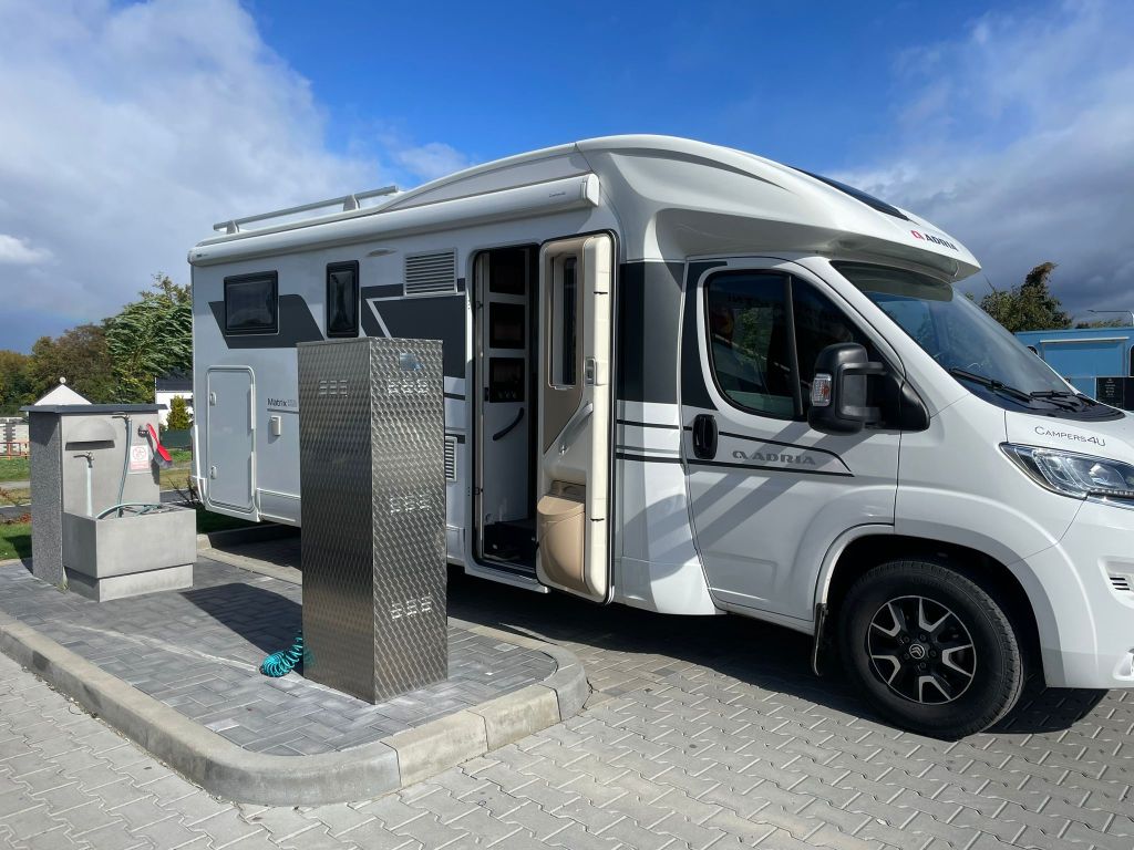 Když se spojí síly, karavanisté z toho mají prospěch – první servisní místo pro obytné vozy u čerpací stanice v Česku