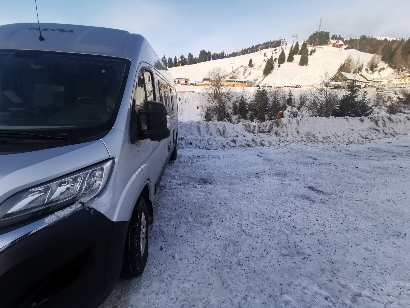 Prosinec 2022 – registrace citelně klesly, ale roční výsledek to&nbsp;nepokazilo