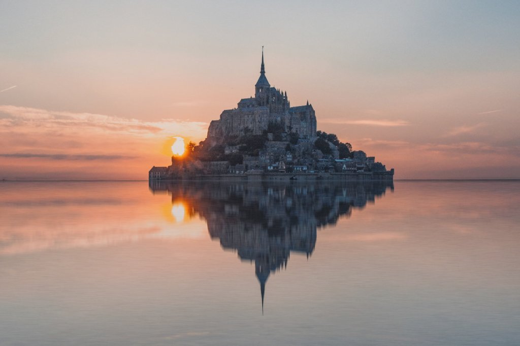 Jedno ze stání u Mont-Saint-Michel přechází pod Camping-Car&nbsp;Park