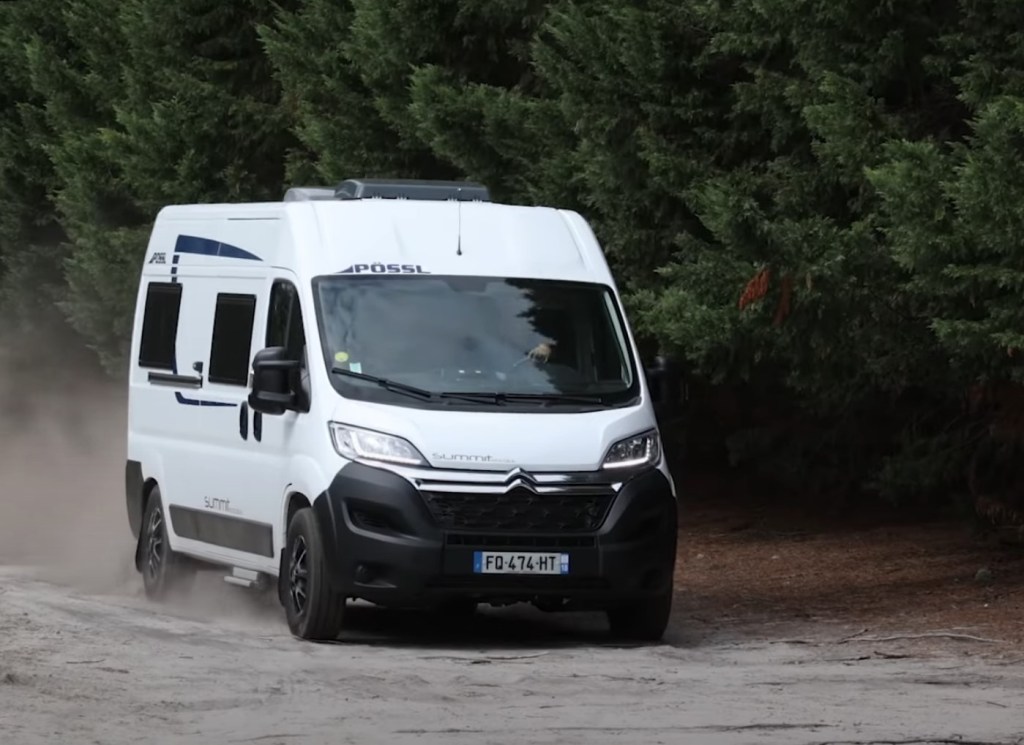 Celoroční pneumatiky Obytné auto v testu Prach