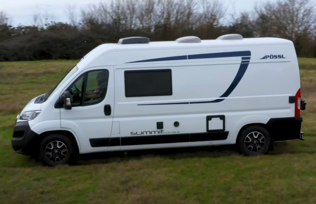 Celoroční pneumatiky Obytné auto v testu Trava