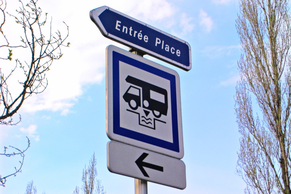 Francie: zprává o cenách služeb pro obytná vozidla na začátku roku&nbsp;2026