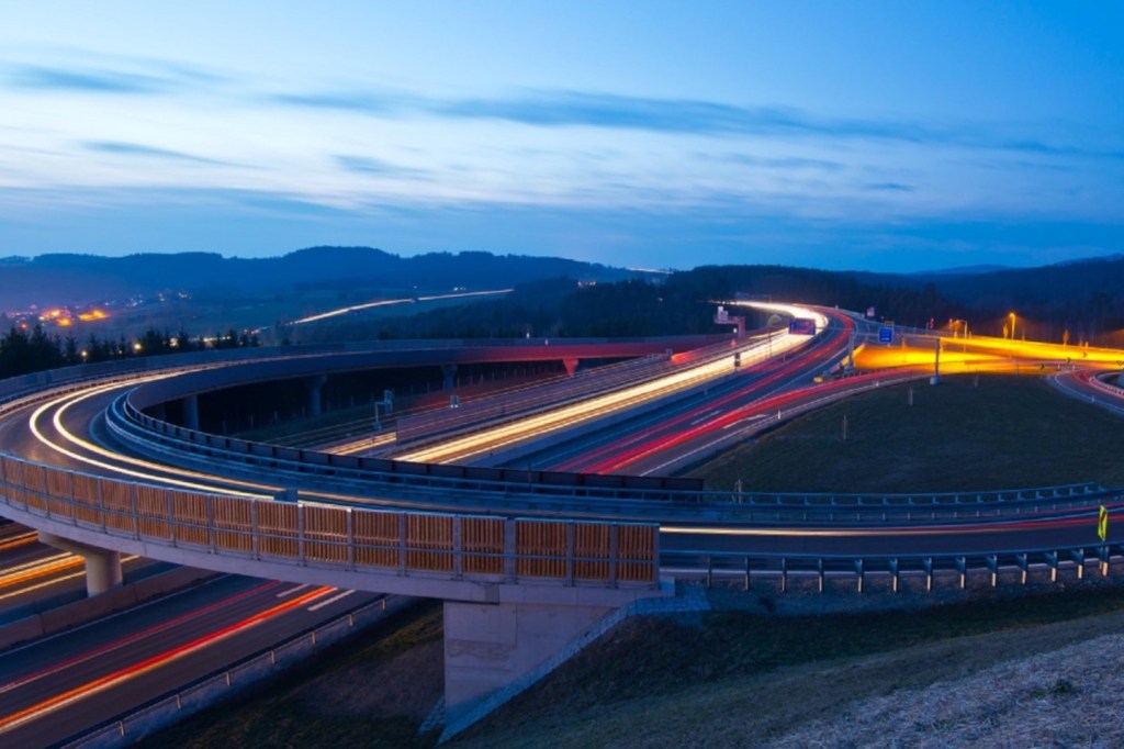 Rakouské dálnice 2023 : rychlá koupě viněty, hladký průjezd mýtnými úseky, zavření Arlberského&nbsp;tunelu