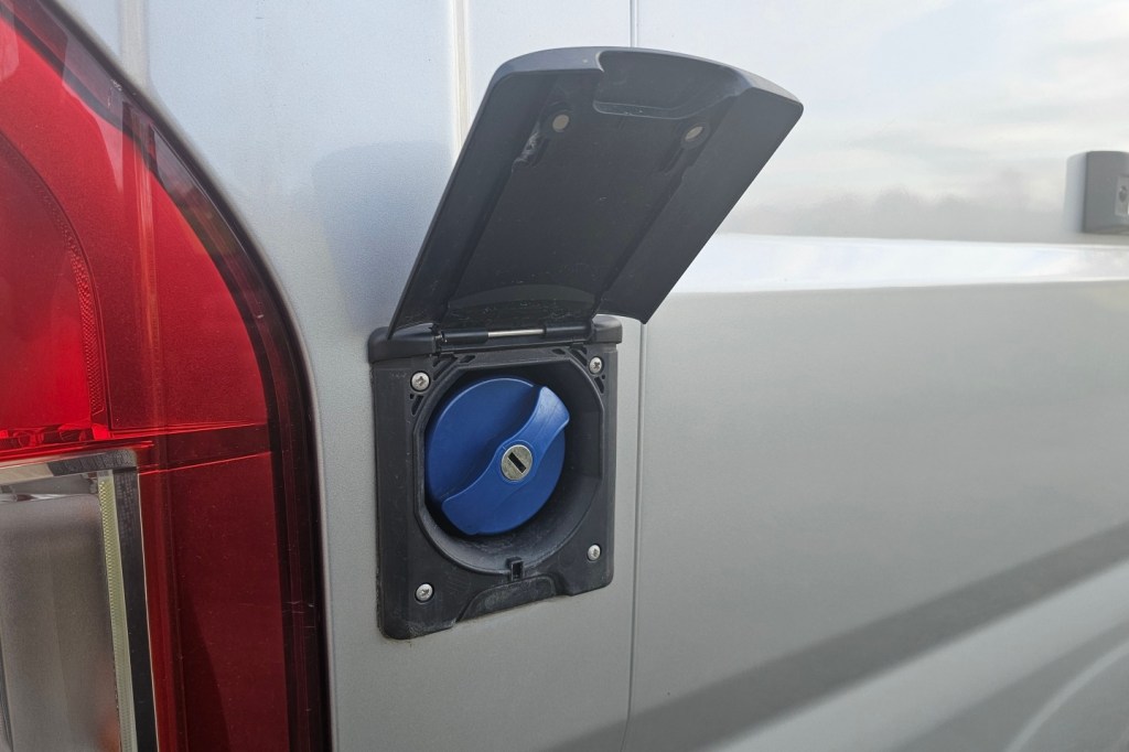 Plnění  vody – závada, která bránila pořádnému&nbsp;průtoku