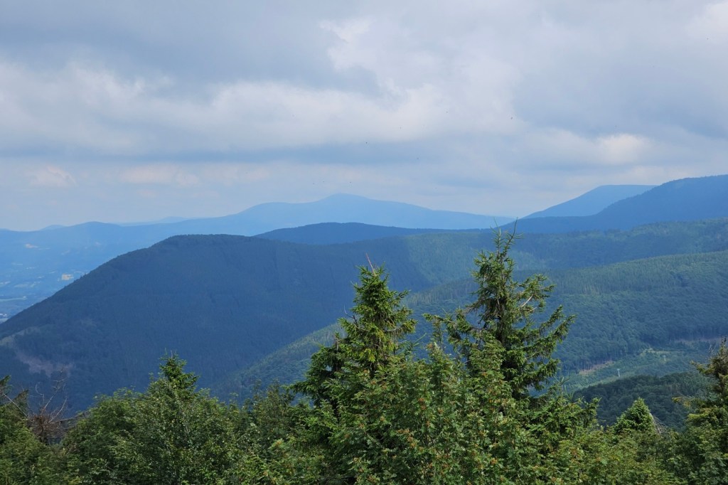 Na kole po hřebeni přes Pustevny a údolím&nbsp;Bečvy