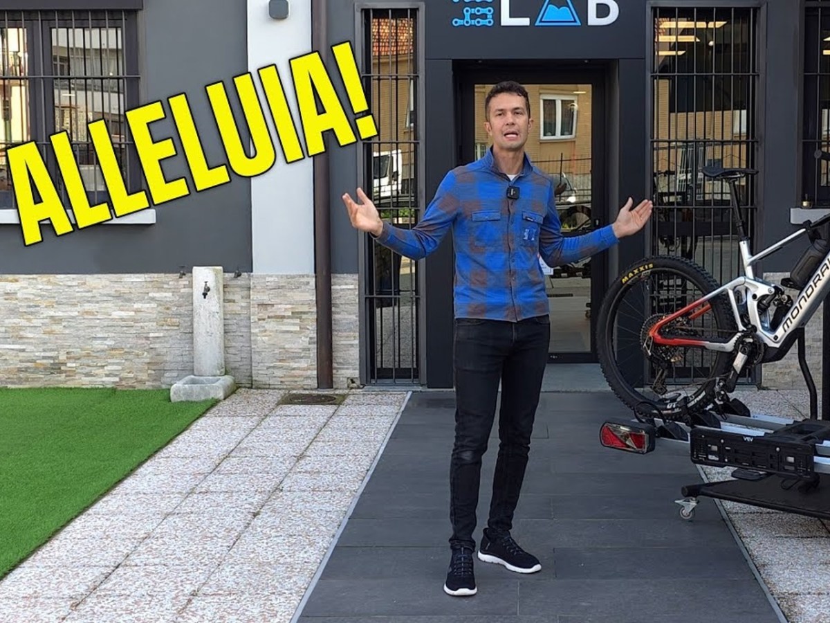 Výstražná tabulka na zadní nosič kol v Itálii –&nbsp;aktualizace