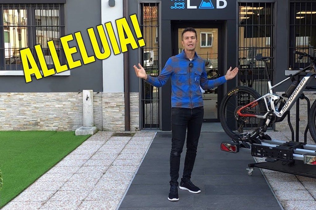 Výstražná tabulka na zadní nosič kol v Itálii –&nbsp;aktualizace